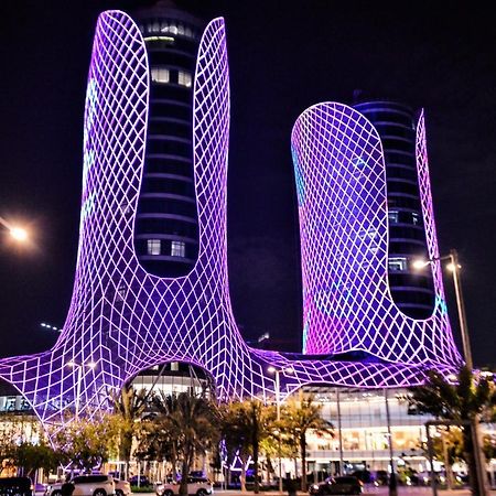 Century Marina Hotel - Lusail Luaran gambar The Al Hamra Towers at night