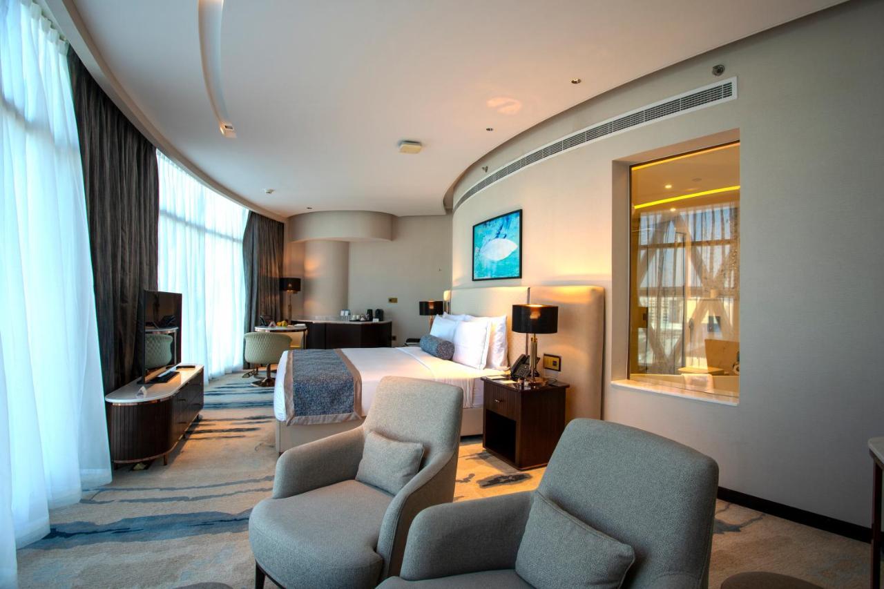 Century Marina Hotel - Lusail Luaran gambar A suite at the hotel