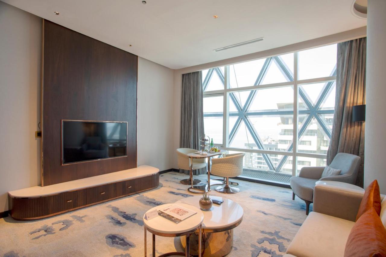 Century Marina Hotel - Lusail Luaran gambar A suite at the hotel