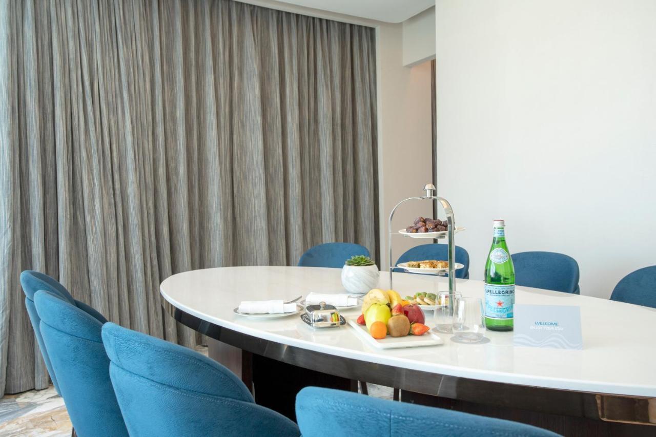 Century Marina Hotel - Lusail Luaran gambar A table with a bottle of mineral water