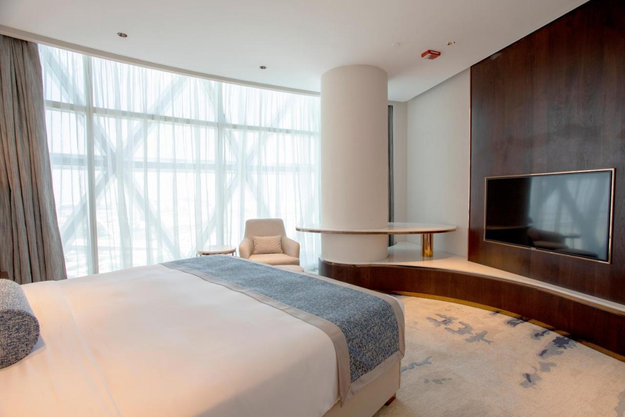 Century Marina Hotel - Lusail Luaran gambar A bedroom at the hotel