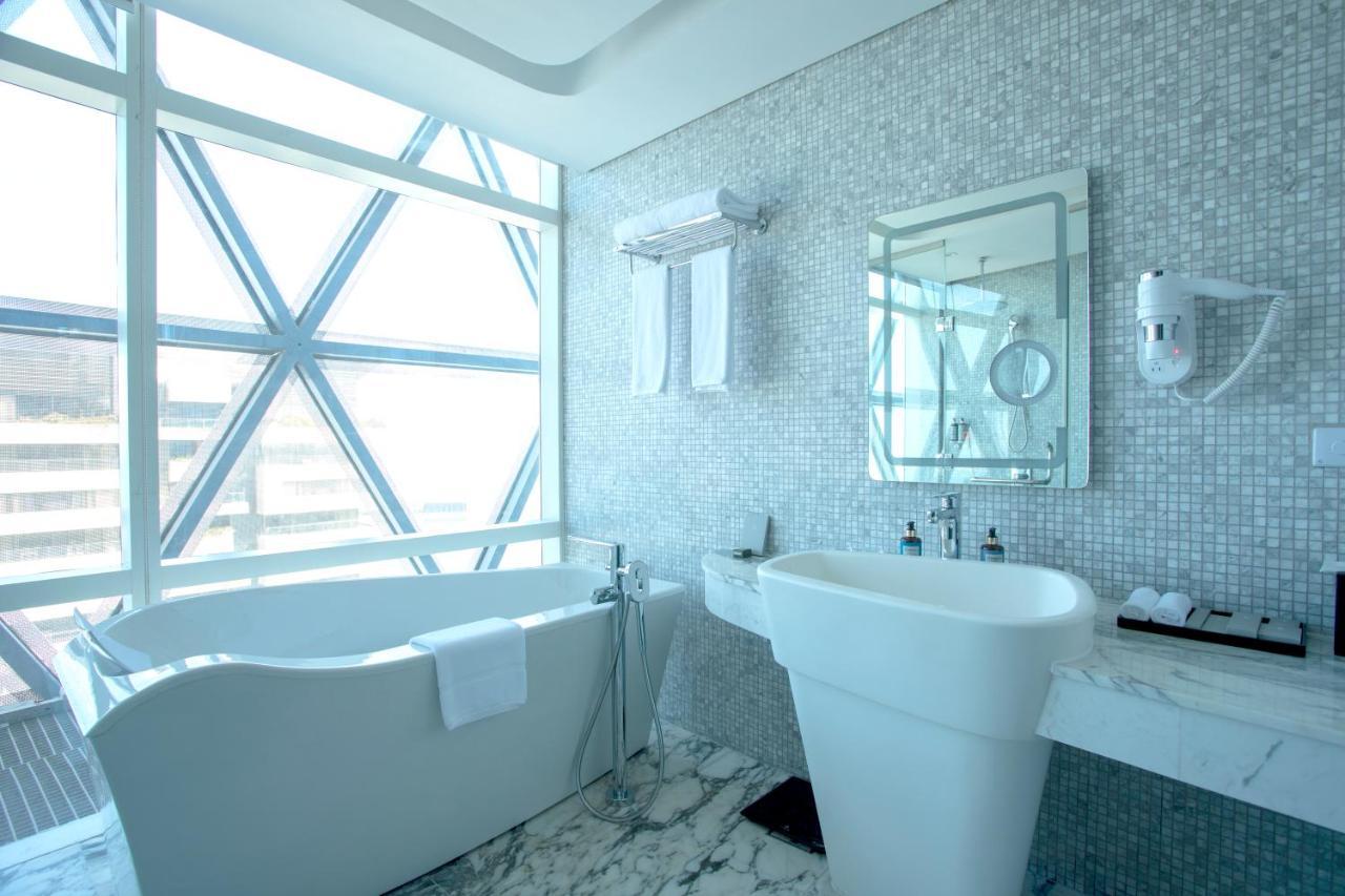 Century Marina Hotel - Lusail Luaran gambar Bathroom