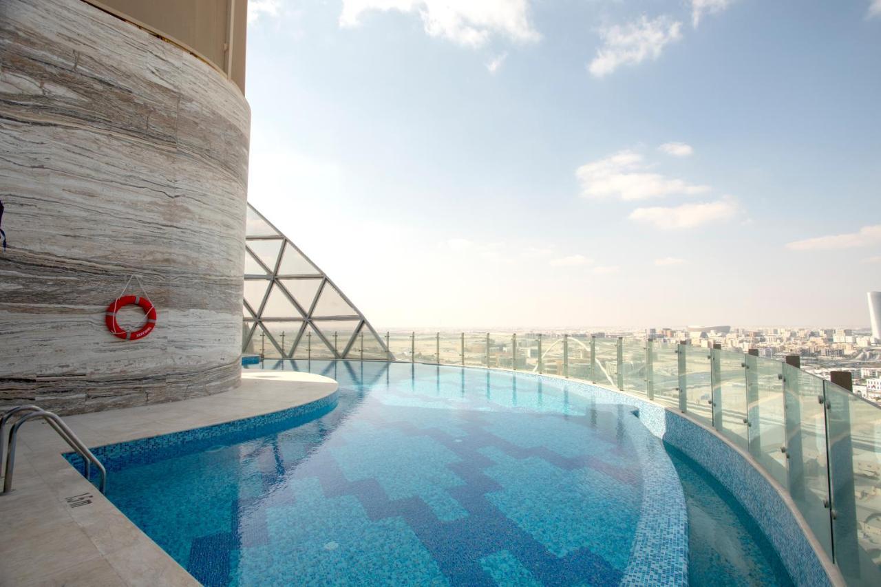 Century Marina Hotel - Lusail Luaran gambar The pool at the 360° Sky Lounge