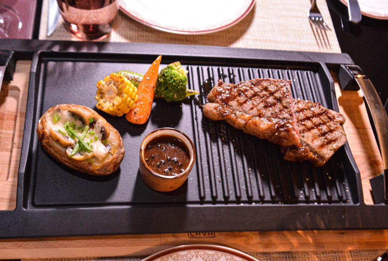 Century Marina Hotel - Lusail Luaran gambar A steak prepared on a griddle