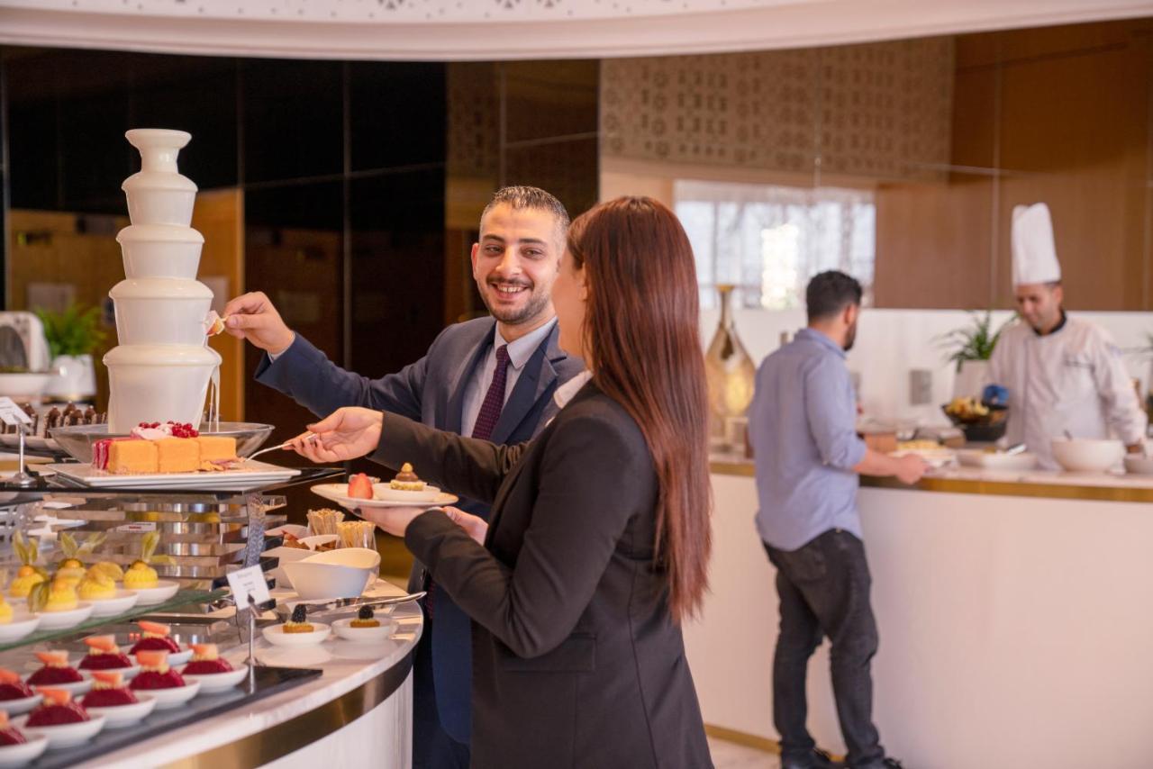 Century Marina Hotel - Lusail Luaran gambar Chocolate fountain