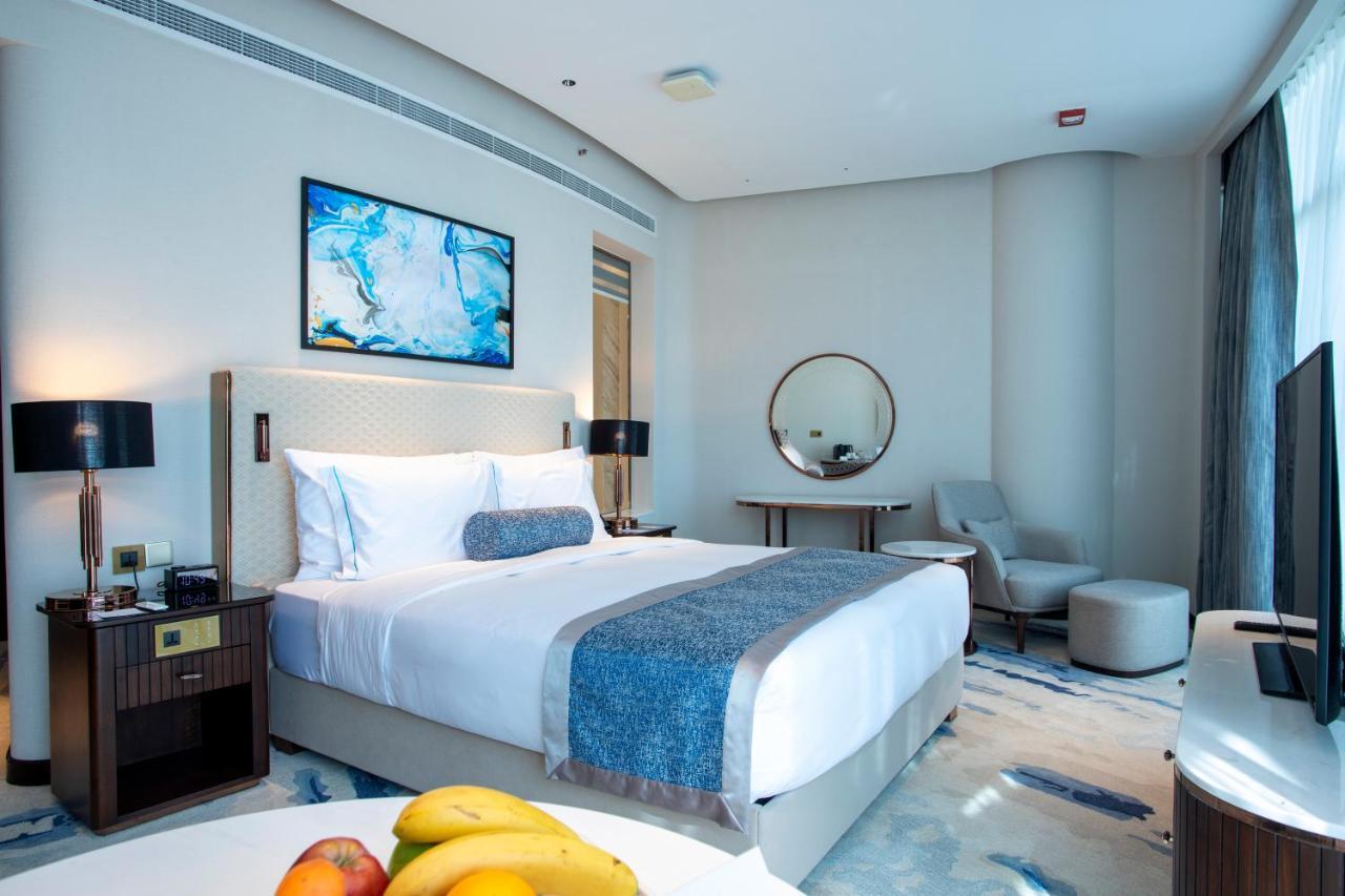 Century Marina Hotel - Lusail Luaran gambar A bedroom at the hotel