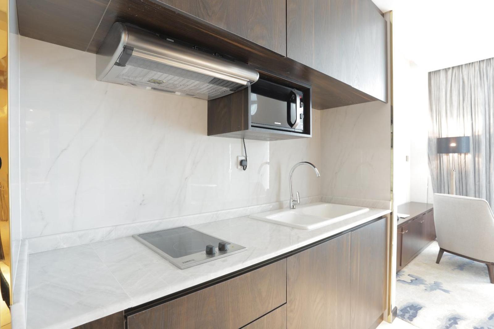 Century Marina Hotel - Lusail Luaran gambar A modern kitchen
