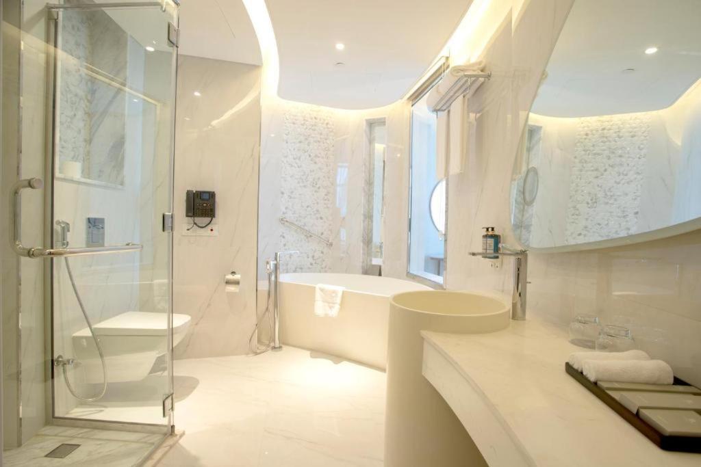 Century Marina Hotel - Lusail Luaran gambar Bathroom